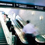 駅からの通路出口